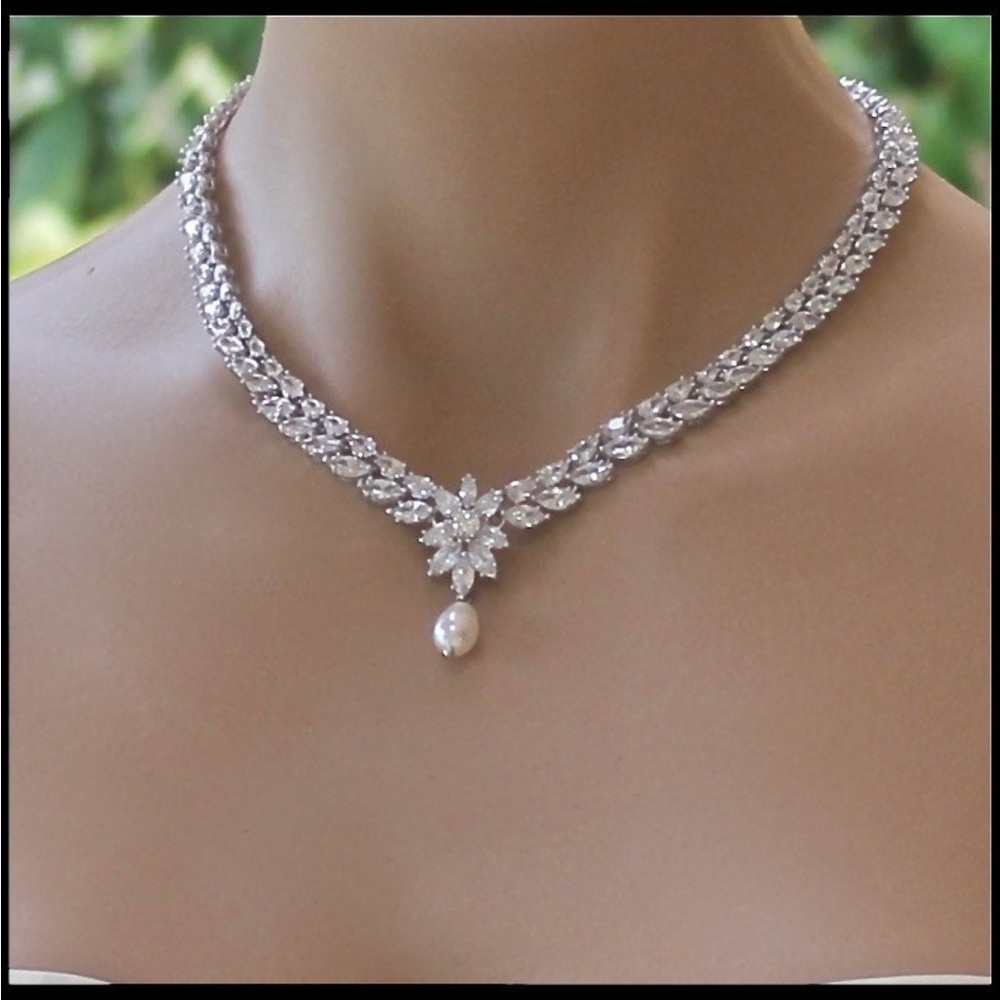 Crystal and pearl Necklace